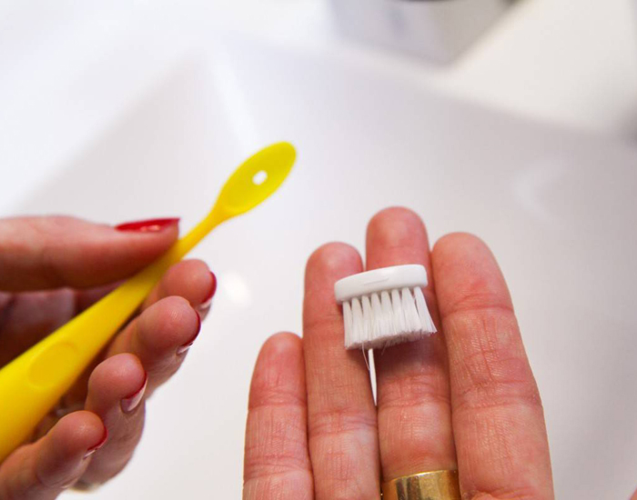 CALIQUO Brosse � Dent en Bioplastique Rechargeable Enfant Jaune (3)